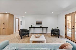 Single Family Residence, 3947 Sumac dr, Sherman Oaks, CA 91403 - 14