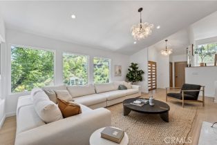Single Family Residence, 3947 Sumac dr, Sherman Oaks, CA 91403 - 3