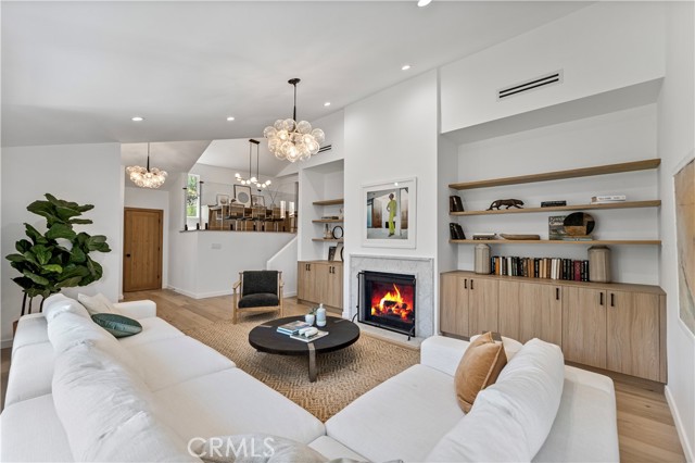 Single Family Residence, 3947 Sumac dr, Sherman Oaks, CA 91403 - 1