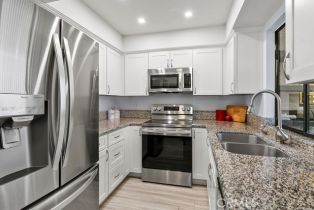 Single Family Residence, 400 S Flower st, Orange, CA 92868 - 5