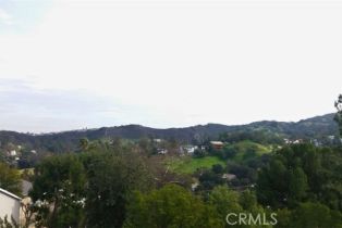 , 4525 Ensenada, Woodland Hills, CA 91307 - 7