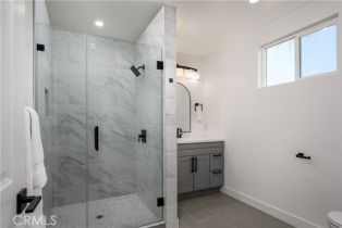 Single Family Residence, 10806 St Andrews pl, Westwood, CA 90047 - 12