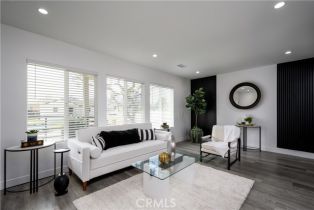 Single Family Residence, 10806 St Andrews pl, Westwood, CA 90047 - 3