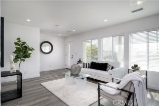 Single Family Residence, 10806 St Andrews pl, Westwood, CA 90047 - 4