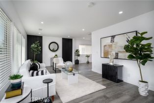 Single Family Residence, 10806 St Andrews pl, Westwood, CA 90047 - 5