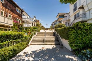 Single Family Residence, 300 19TH st, Manhattan Beach, CA 90266 - 3