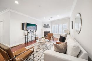 Condominium, 11989 Laurelwood dr, Studio City, CA 91604 - 2