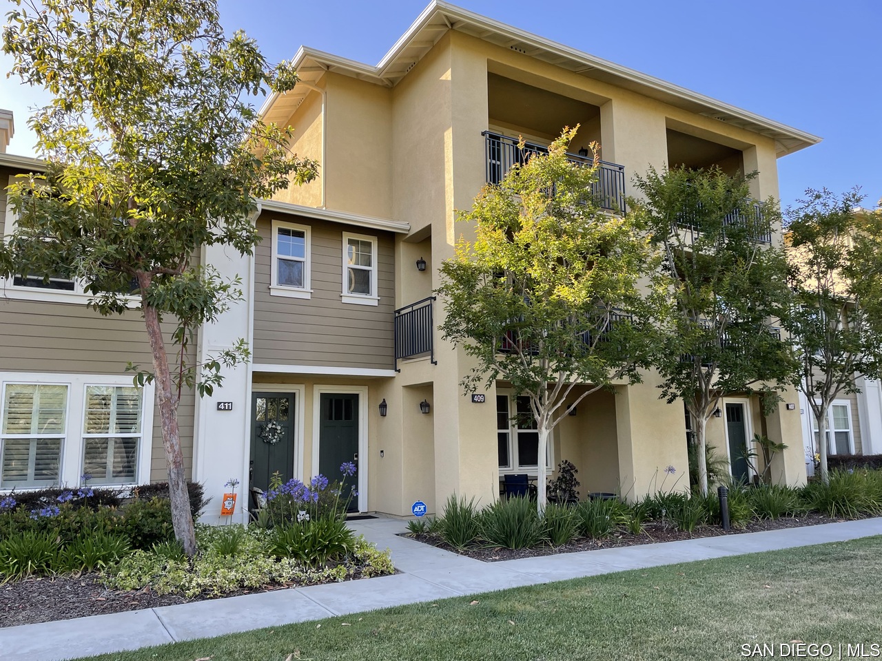 Condominium, 409 Forest Park blvd, Oxnard, CA 93036 - 1