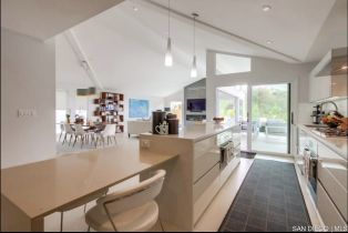 , 5551 Candlelight dr, La Jolla, CA 92037 - 16