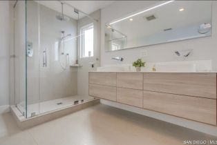 , 5551 Candlelight dr, La Jolla, CA 92037 - 32