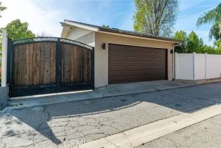 Single Family Residence, 23635 Tiara st, Woodland Hills, CA 91367 - 31