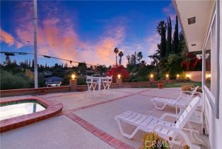 Single Family Residence, 23780 Clarendon st, Woodland Hills, CA 91367 - 27