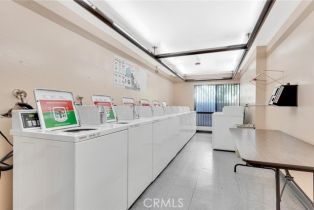 Condominium, 22100 Burbank blvd, Woodland Hills, CA 91367 - 22