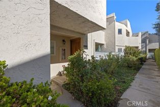 Condominium, 18411 Hatteras ST, Tarzana, CA  Tarzana, CA 91356