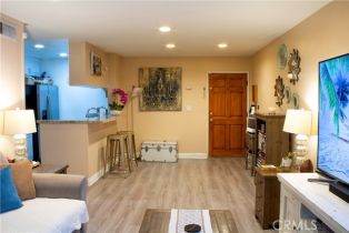 Condominium, 18645 Hatteras st, Tarzana, CA 91356 - 2