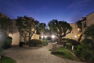 Condominium, 18307 Burbank blvd, Tarzana, CA 91356 - 18