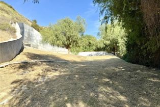 , 20101 Chapter dr, Woodland Hills, CA 91364 - 2