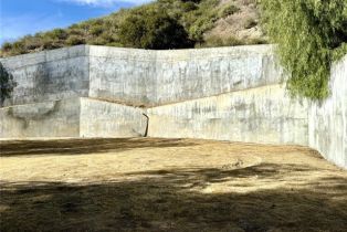 , 20101 Chapter dr, Woodland Hills, CA 91364 - 4