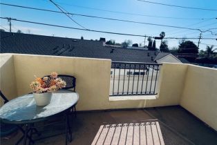 Condominium, 14242 Burbank blvd, Sherman Oaks, CA 91401 - 14