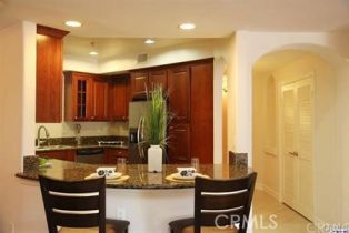 Condominium, 14242 Burbank blvd, Sherman Oaks, CA 91401 - 7