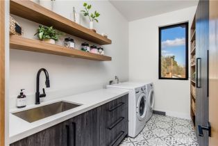 Single Family Residence, 22747 Califa st, Woodland Hills, CA 91367 - 38