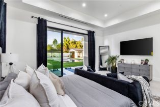 Single Family Residence, 22747 Califa st, Woodland Hills, CA 91367 - 46