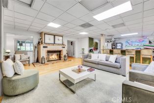 Single Family Residence, 17520 Kingsbury st, Granada Hills, CA 91344 - 12