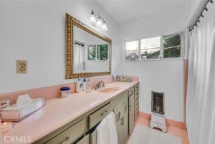 Single Family Residence, 17520 Kingsbury st, Granada Hills, CA 91344 - 16