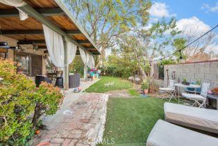 Single Family Residence, 17520 Kingsbury st, Granada Hills, CA 91344 - 20