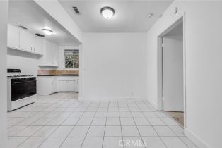 Single Family Residence, 17520 Kingsbury st, Granada Hills, CA 91344 - 30