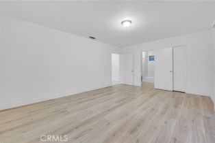 Single Family Residence, 17520 Kingsbury st, Granada Hills, CA 91344 - 35