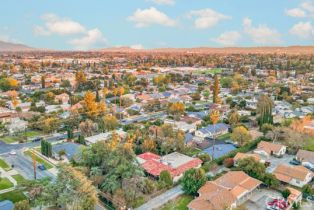 Single Family Residence, 17520 Kingsbury st, Granada Hills, CA 91344 - 52