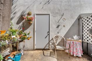 Condominium, 18620 Hatteras st, Tarzana, CA 91356 - 18