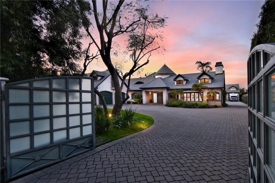 Single Family Residence, 13157 Chandler blvd, Sherman Oaks, CA 91401 - 1