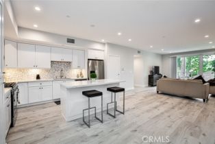 Apartment, 10718 Acama st, Studio City, CA 91602 - 4