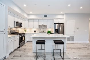 Apartment, 10718 Acama st, Studio City, CA 91602 - 9