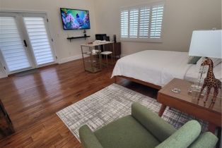 , 4956 Doman ave, Tarzana, CA 91356 - 8