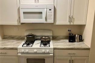 Apartment, 3548 Gladiola dr, Calabasas, CA 91302 - 5