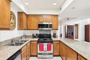 Condominium, 14343 Burbank blvd, Sherman Oaks, CA 91401 - 7