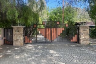 , 4950 Vanalden, Tarzana, CA 91356 - 3