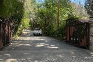 , 4950 Vanalden, Tarzana, CA 91356 - 4