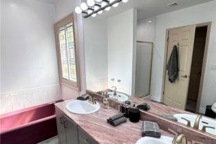 Single Family Residence, 19710 Henshaw st, Woodland Hills, CA 91364 - 20