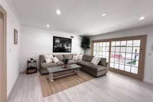 Single Family Residence, 19710 Henshaw st, Woodland Hills, CA 91364 - 3