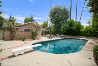 Single Family Residence, 19710 Henshaw st, Woodland Hills, CA 91364 - 35