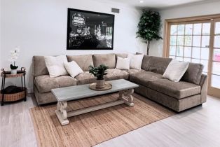 Single Family Residence, 19710 Henshaw st, Woodland Hills, CA 91364 - 4