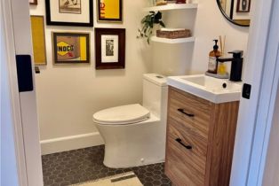 Single Family Residence, 21700 Mulholland dr, Woodland Hills, CA 91364 - 17