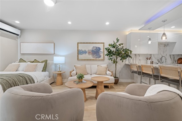 Condominium, 15344 Weddington st, Sherman Oaks, CA 91411 - 1