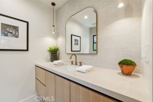 Single Family Residence, 13817 Valley Vista blvd, Sherman Oaks, CA 91423 - 38