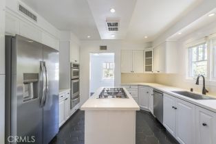 Single Family Residence, 3325 Alana dr, Sherman Oaks, CA 91403 - 6