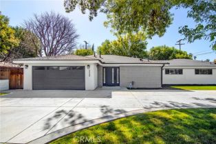 Single Family Residence, 22548 Victory blvd, Woodland Hills, CA 91367 - 4